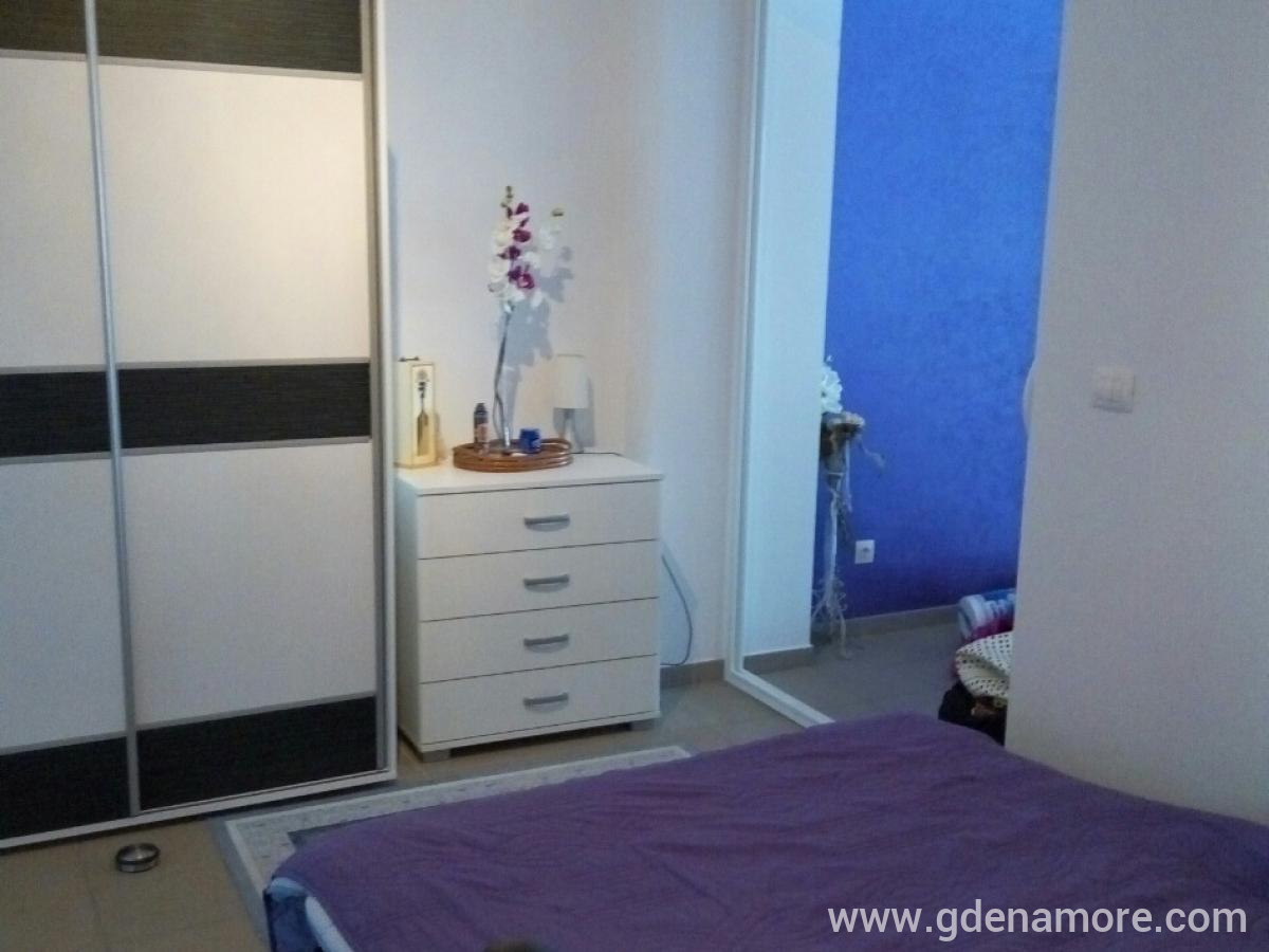 Apartman Aleksandra, privatni smeštaj u mestu Herceg Novi, Crna Gora - spavaca soba